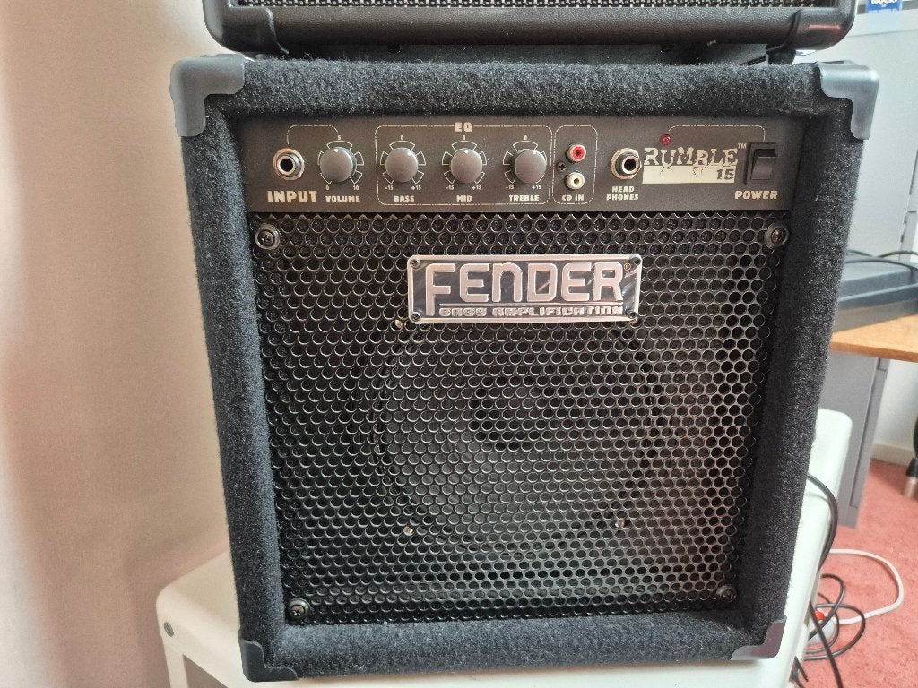 Fender Rumble 15, Muziek en Instrumenten, Versterkers | Bas en Gitaar, Ophalen, Gebruikt, Basgitaar, Minder dan 50 watt