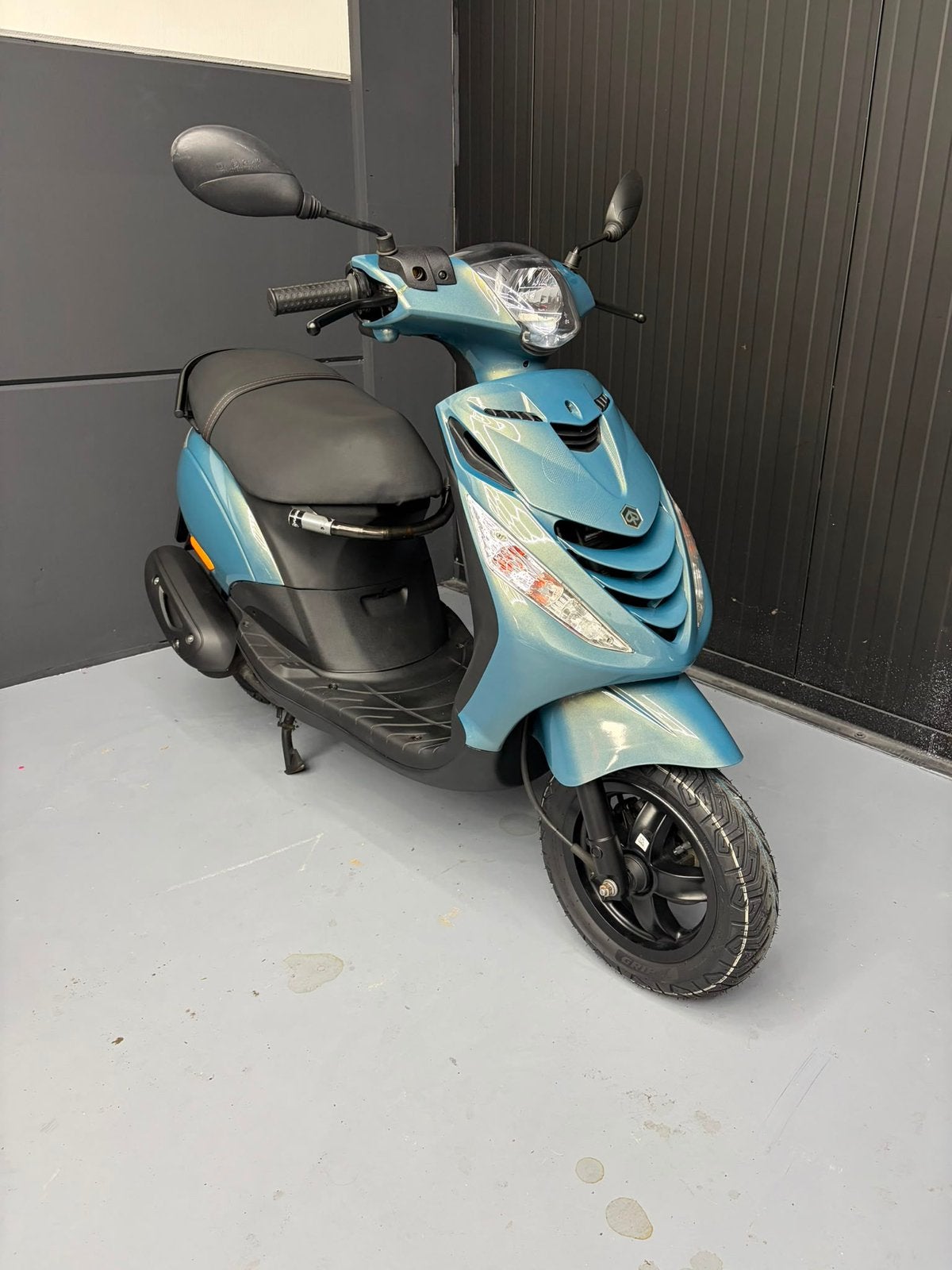 Piaggio Zip 2019 25km/h Garantie!, Fietsen en Brommers, Scooters | Piaggio, Ophalen, Zip, Zo goed als nieuw, Benzine