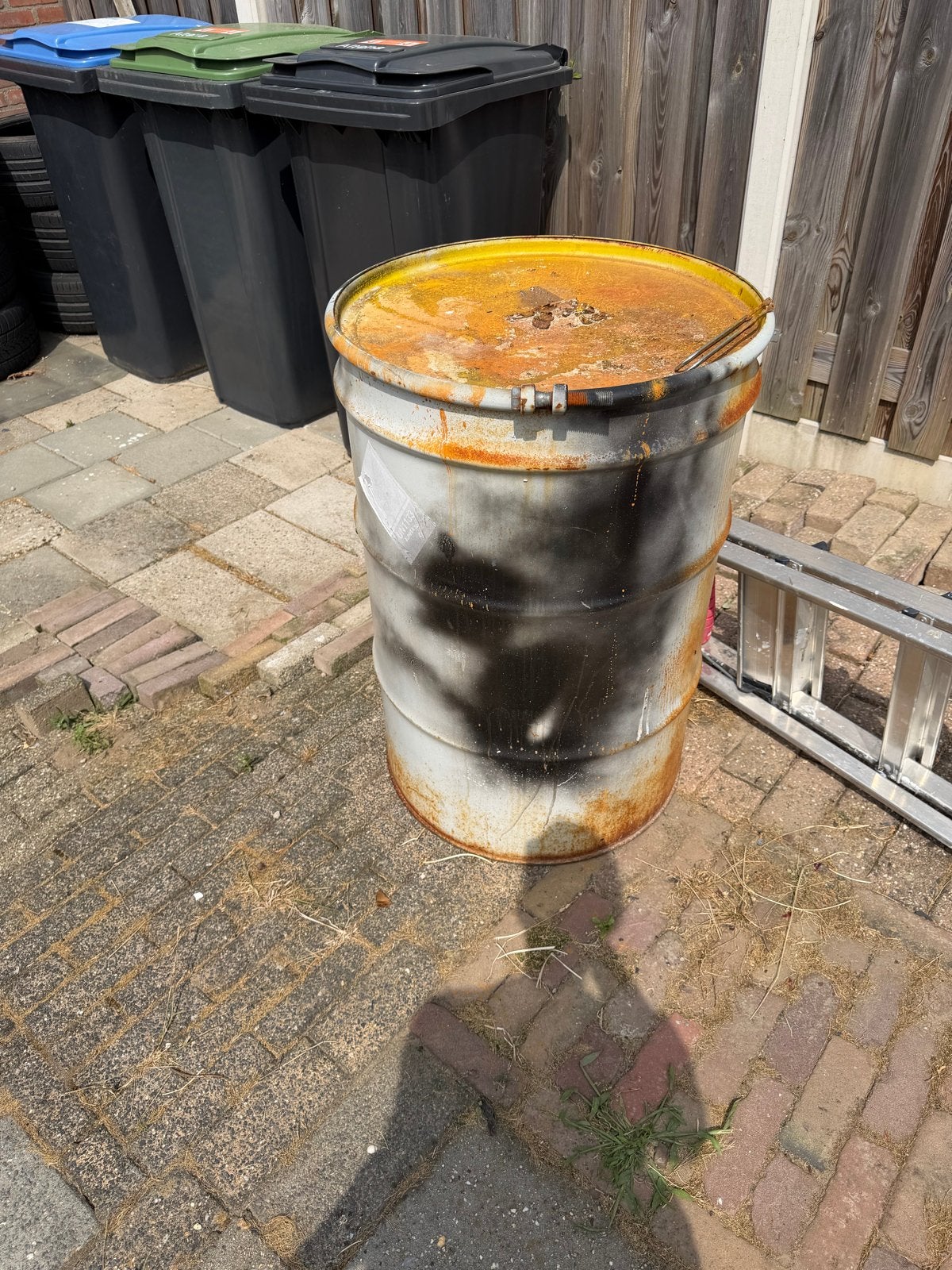 Gratis metalen ton, ideaal voor opslag of decoratie, Ophalen, Gebruikt