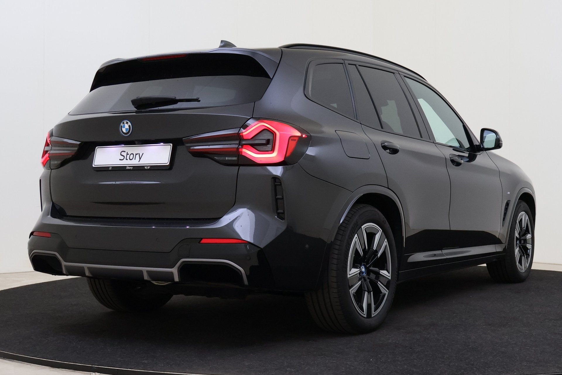 BMW iX3 Executive / Trekhaak / Sportstoelen / Adaptieve LED, Auto's, Dealer onderhouden, Achterwielaandrijving, Gebruikt, 750 kg