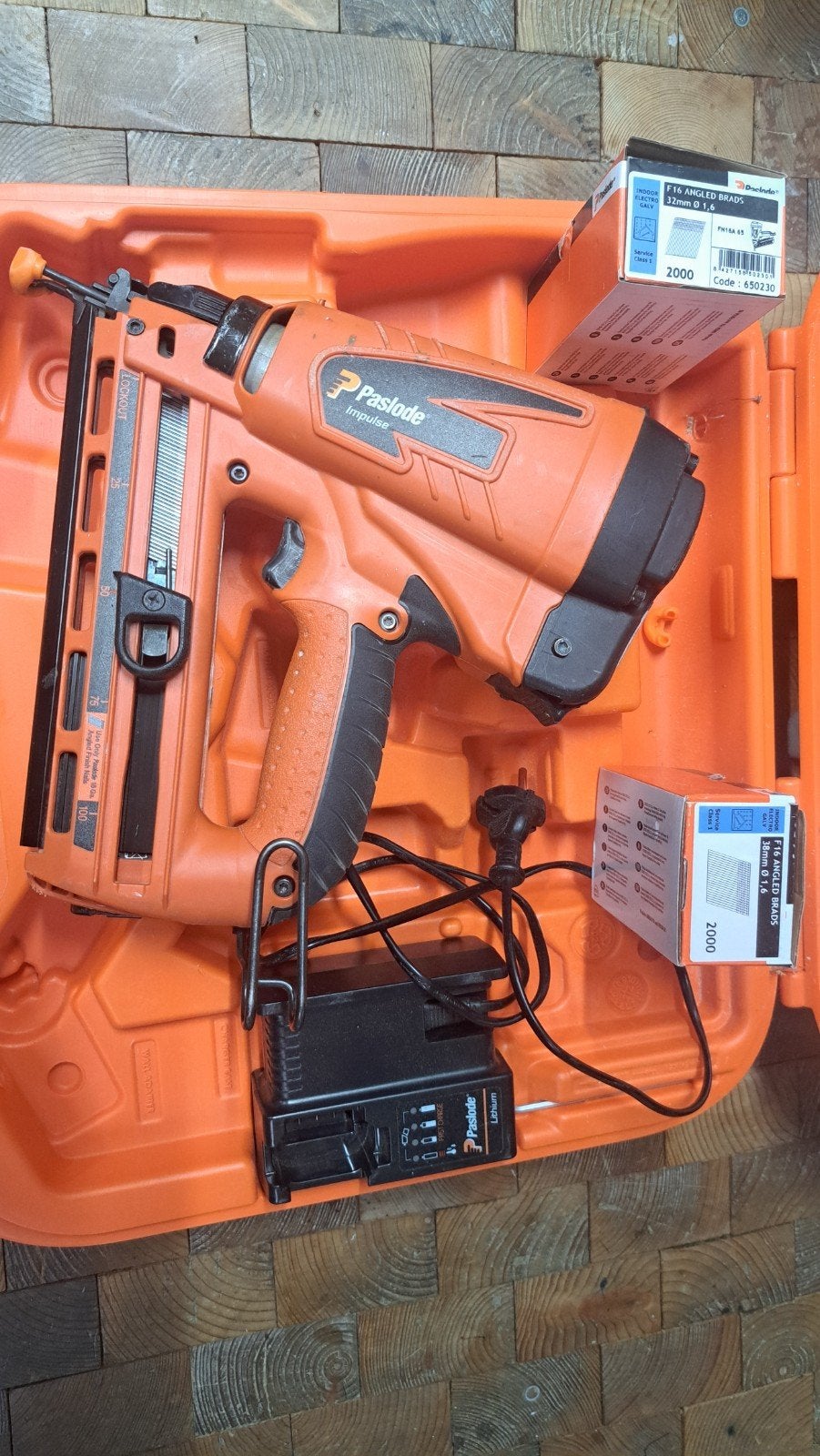 Paslode IM65A F16 Lithium tacker met accessoires, Ophalen of Verzenden, Gebruikt