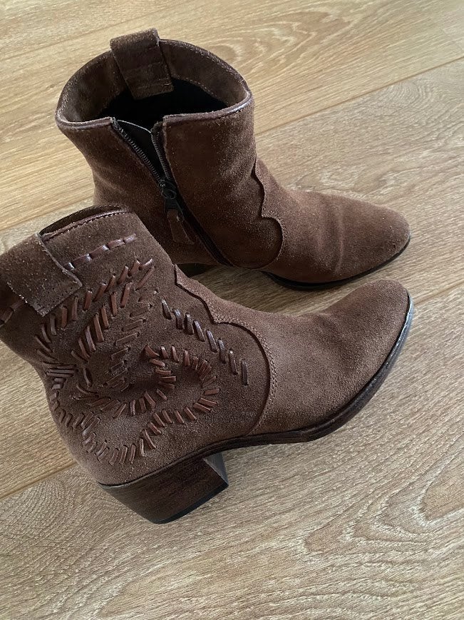 MJUS bruine enkellaarsje mt 39, Kleding | Dames, Schoenen, Bruin, Lage of Enkellaarzen, Ophalen of Verzenden, Mjus