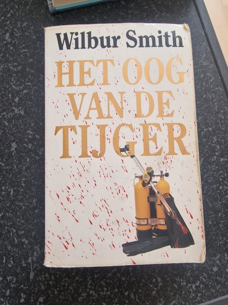 Wilbur Smith - Het Oog van de Tijger, Ophalen of Verzenden, Gelezen, Populaire fictie