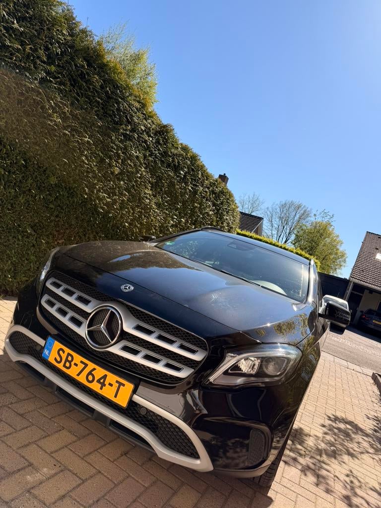 Mercedes-Benz GLA Gla180 1.6 90KW Aut7 2018 Zwart, Auto's, 4 cilinders, Leder en Stof, 1200 kg, Particulier