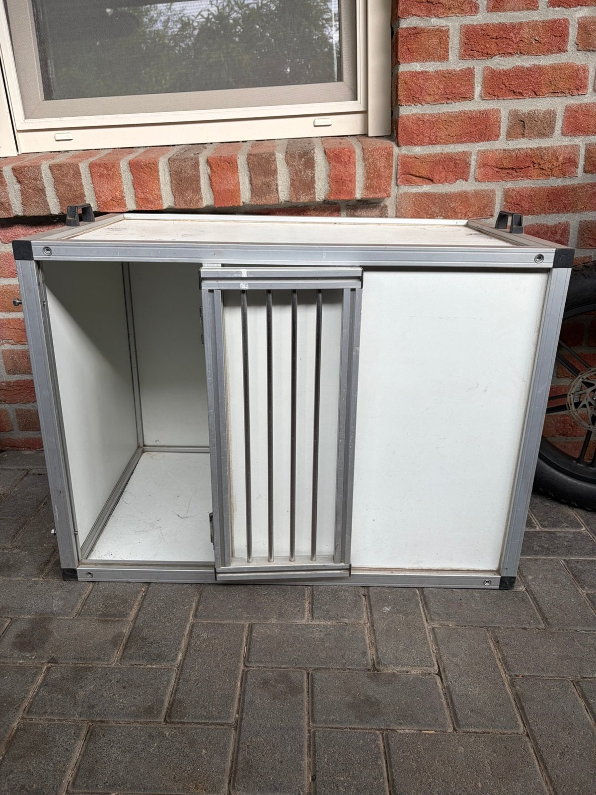 Stevige, prikkelarme bench, Ophalen, Zo goed als nieuw