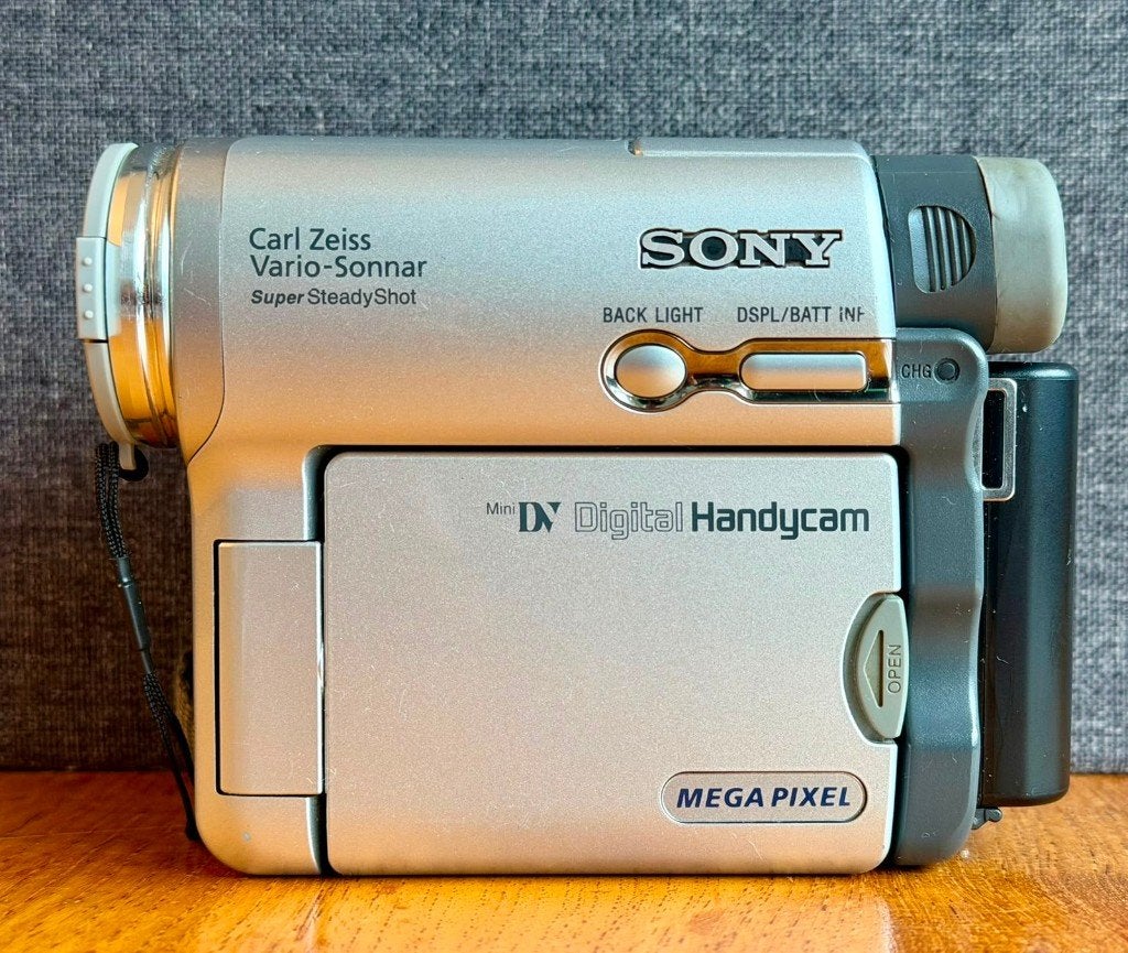 Sony DCR-TRV33E Mini DV Handycam videocamera, DIGITALISEER!, Mini dv, 20x of meer, Ophalen of Verzenden, Band, Disc of Geheugen
