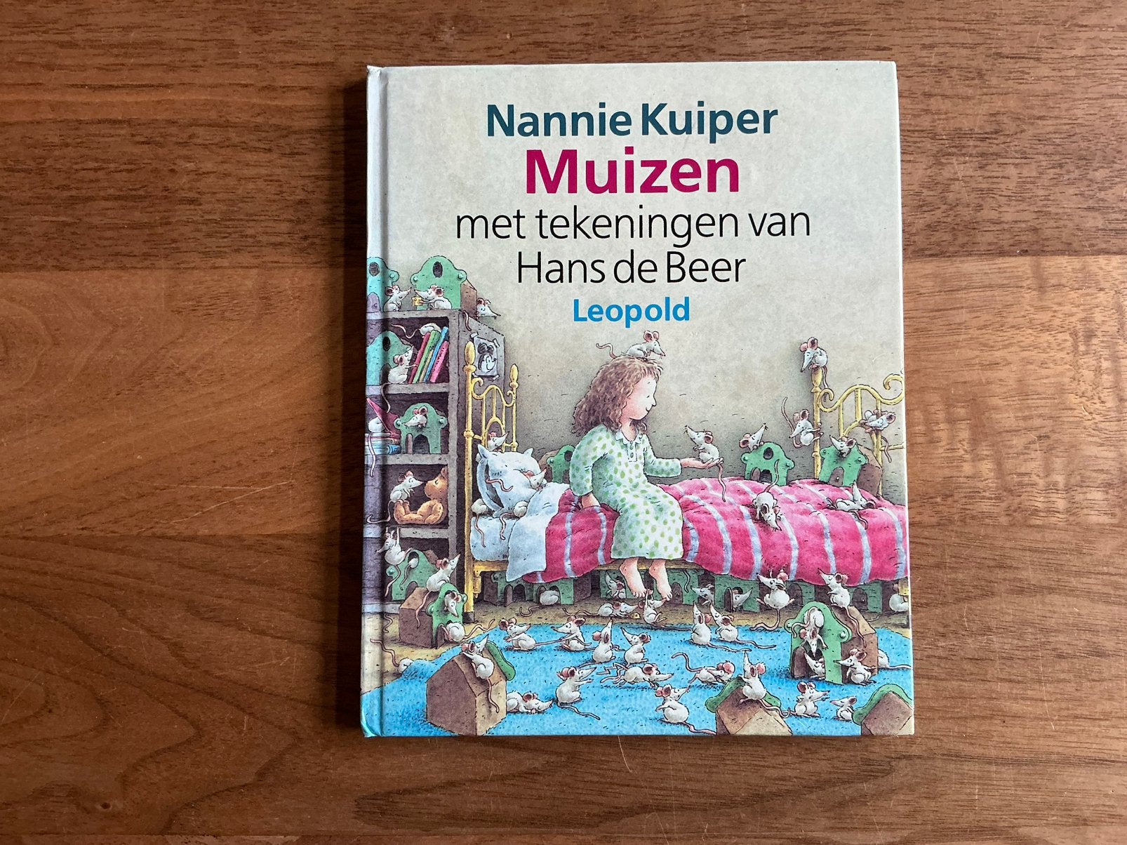 Muizen - Nannie Kuiper - tekeningen Hans de Beer, Ophalen of Verzenden, Gelezen, Fictie algemeen