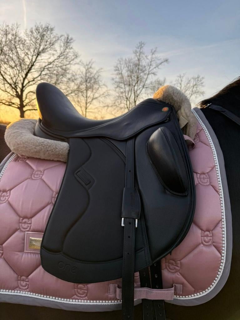 dressuurzadel JC one 18 inch met glitter zgan, Ophalen, Zo goed als nieuw, Dressuur