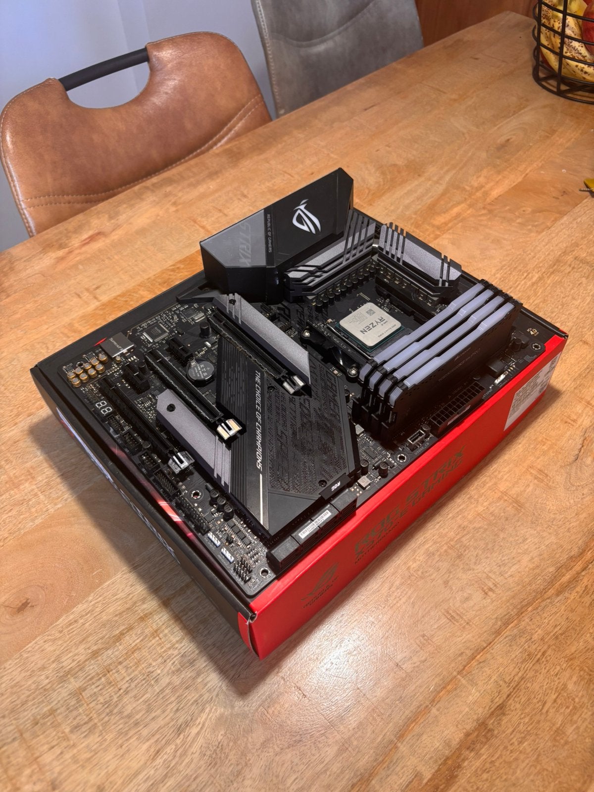 Upgradesetje: Ryzen 7 3700X, ASUS ROG Strix X570-E, 32GB RAM, Computers en Software, Moederborden, Gebruikt, DDR4, Ophalen of Verzenden