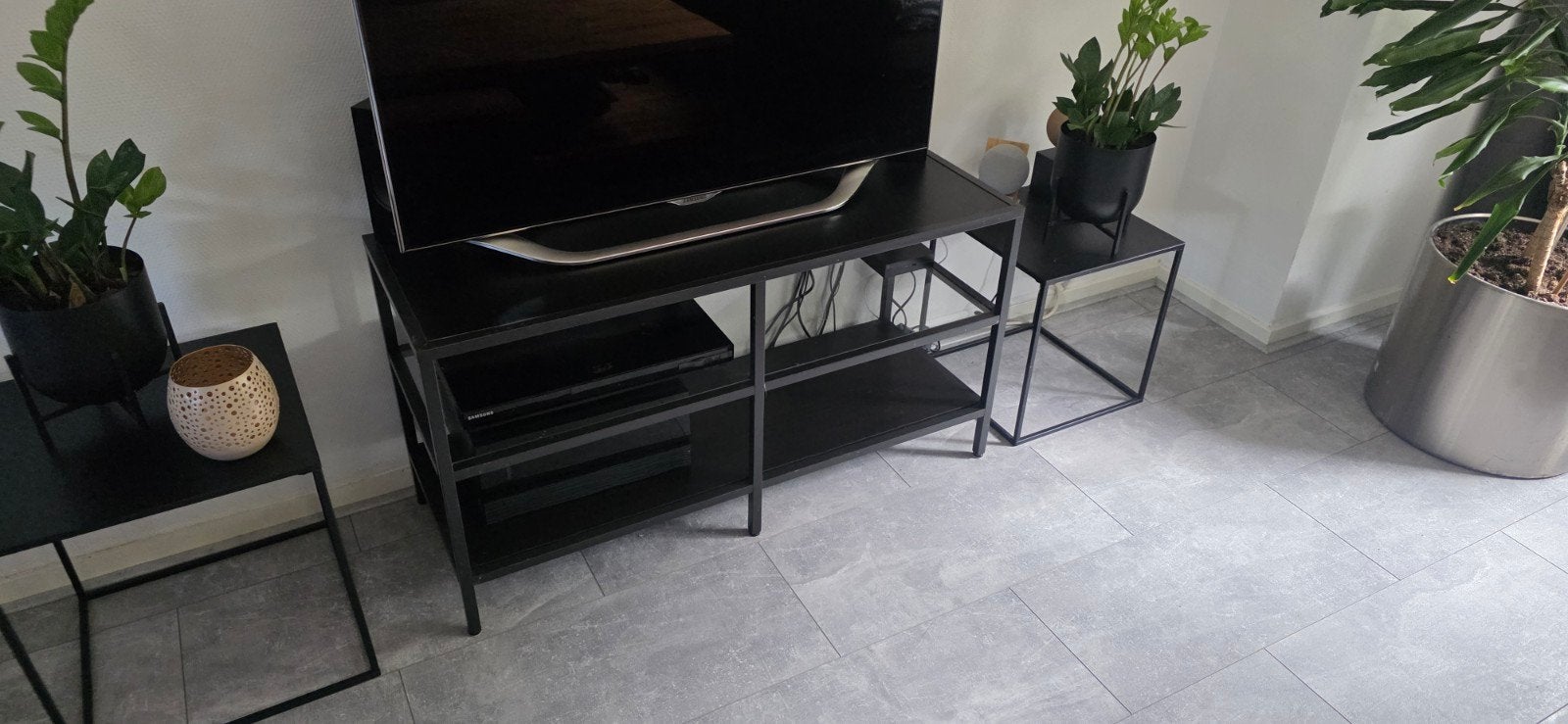 Ikea VITTSJÖ tv meubel - zwart met glas, Ophalen, Zo goed als nieuw