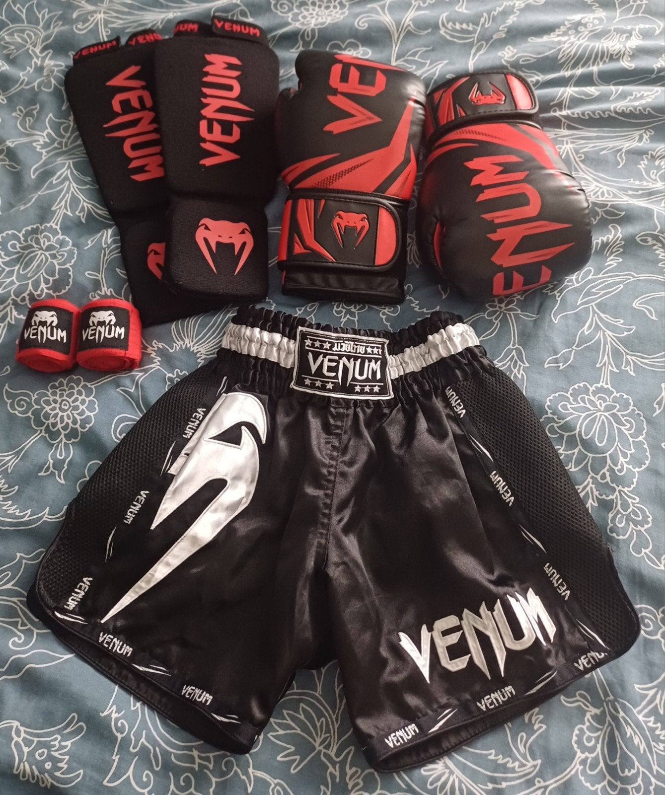 complete kickboks set, Sport en Fitness, Maat XS of kleiner, Ophalen of Verzenden, Zo goed als nieuw, Overige