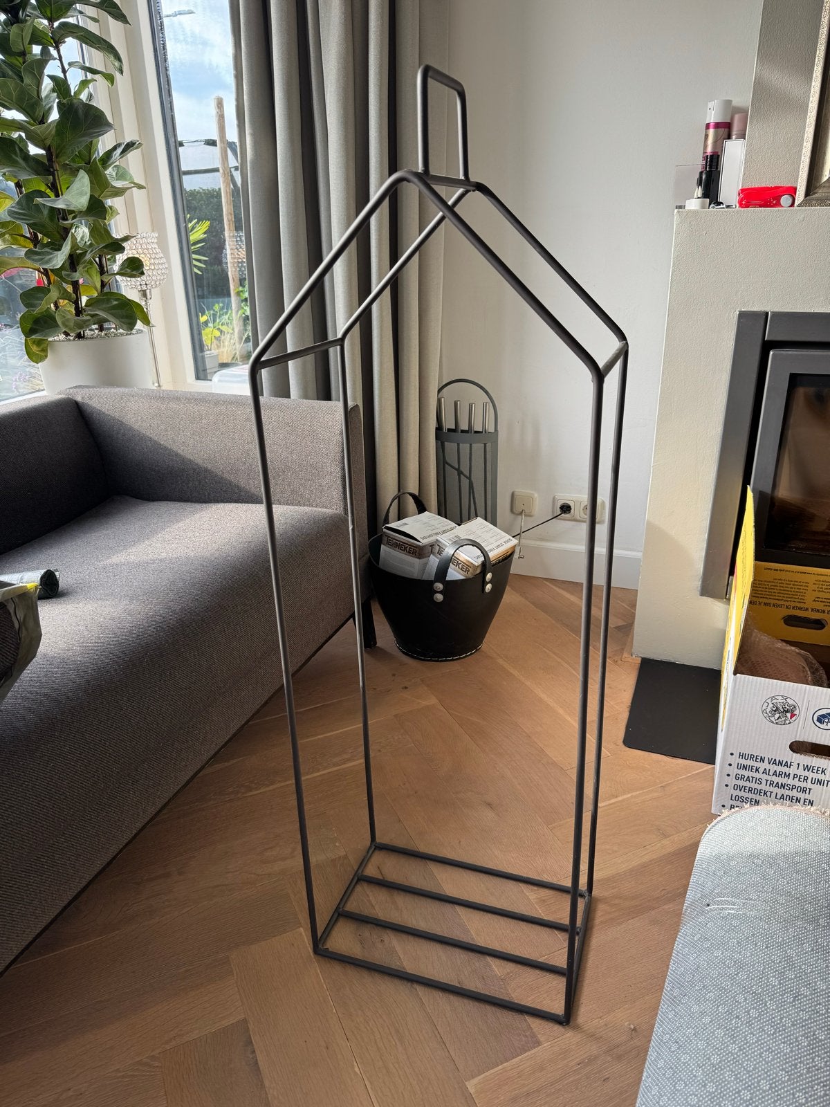 Stijlvol metalen houtrek - 120x40x25 cm, Ophalen, Zwart, Zo goed als nieuw, Metaal