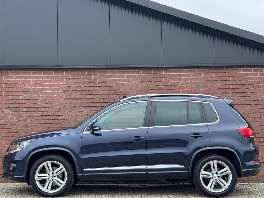Volkswagen Tiguan 1.4 TSI R-LINE | PANODAK! | LEDER! | NAVI!, Auto's, Voorwielaandrijving, Gebruikt, 4 cilinders, Blauw