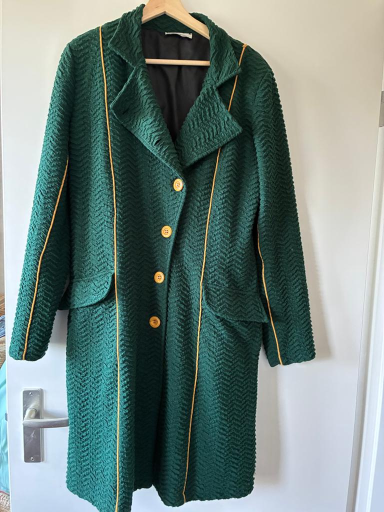 Groene jas met gele accenten - Angelle Milan, Ophalen of Verzenden, Zo goed als nieuw, Maat 42/44 (L), Groen