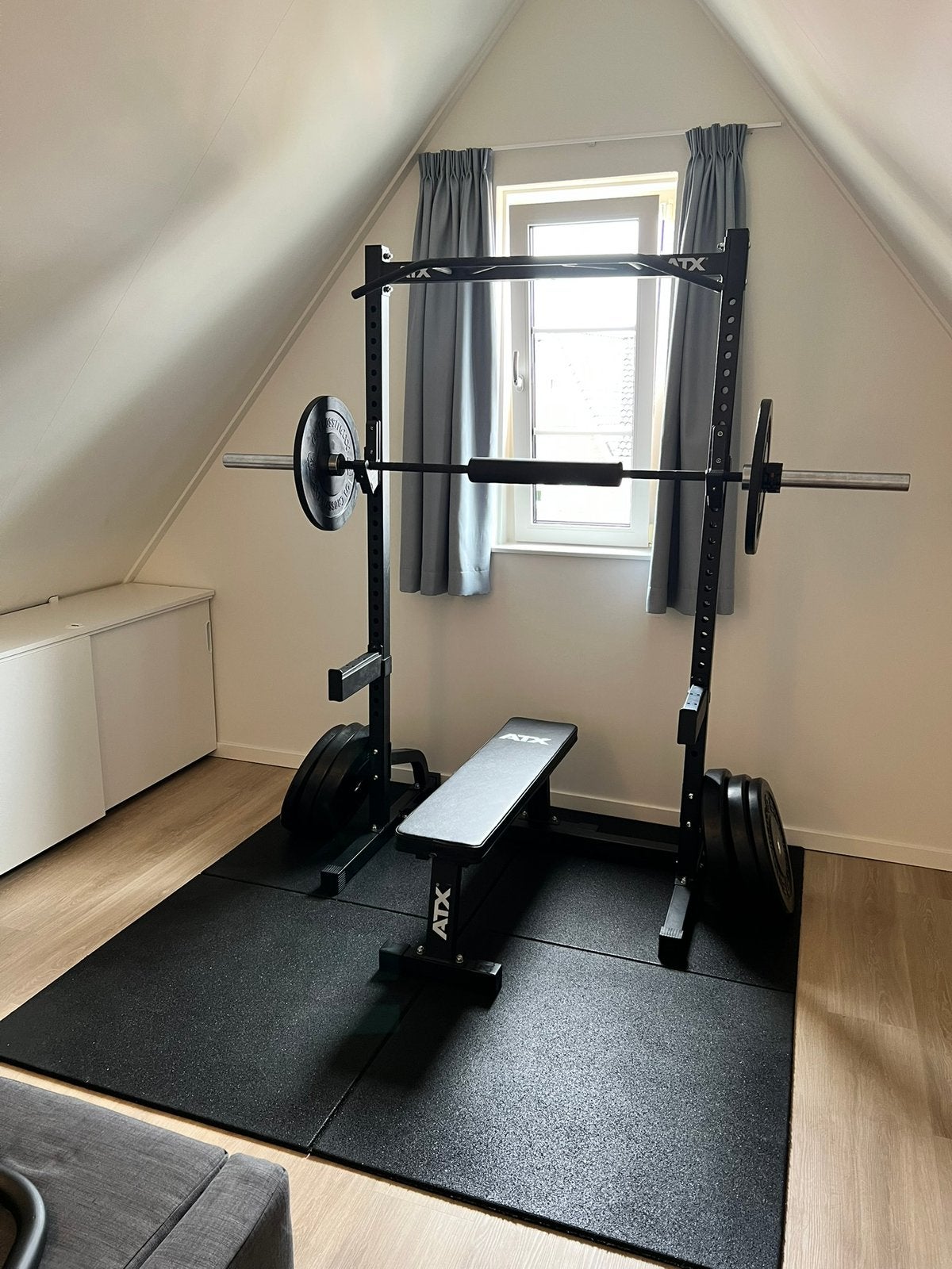 ATX HALF RACK + ATX FLAT BENCH + assecoires, Sport en Fitness, Ophalen, Zo goed als nieuw, Benen, Krachtstation