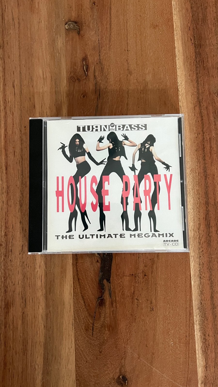 Cd Turn up the Bass House Party Ultimate megamix, House, Inclusief doosje, Ophalen of Verzenden, Zo goed als nieuw