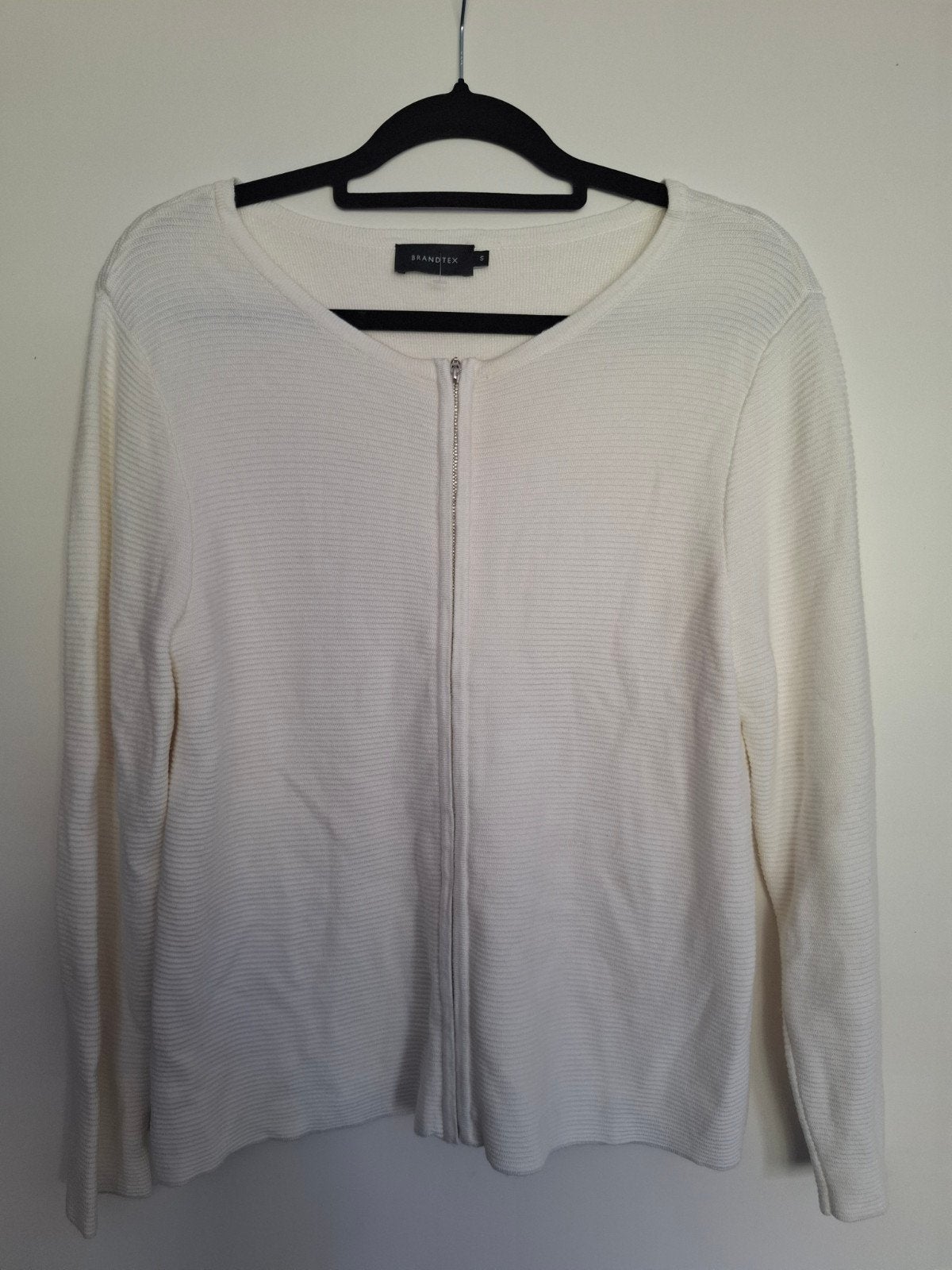 Wit vest met rits - Maat S, Kleding | Dames, Truien en Vesten, Skandtex, Wit, Ophalen of Verzenden, Zo goed als nieuw