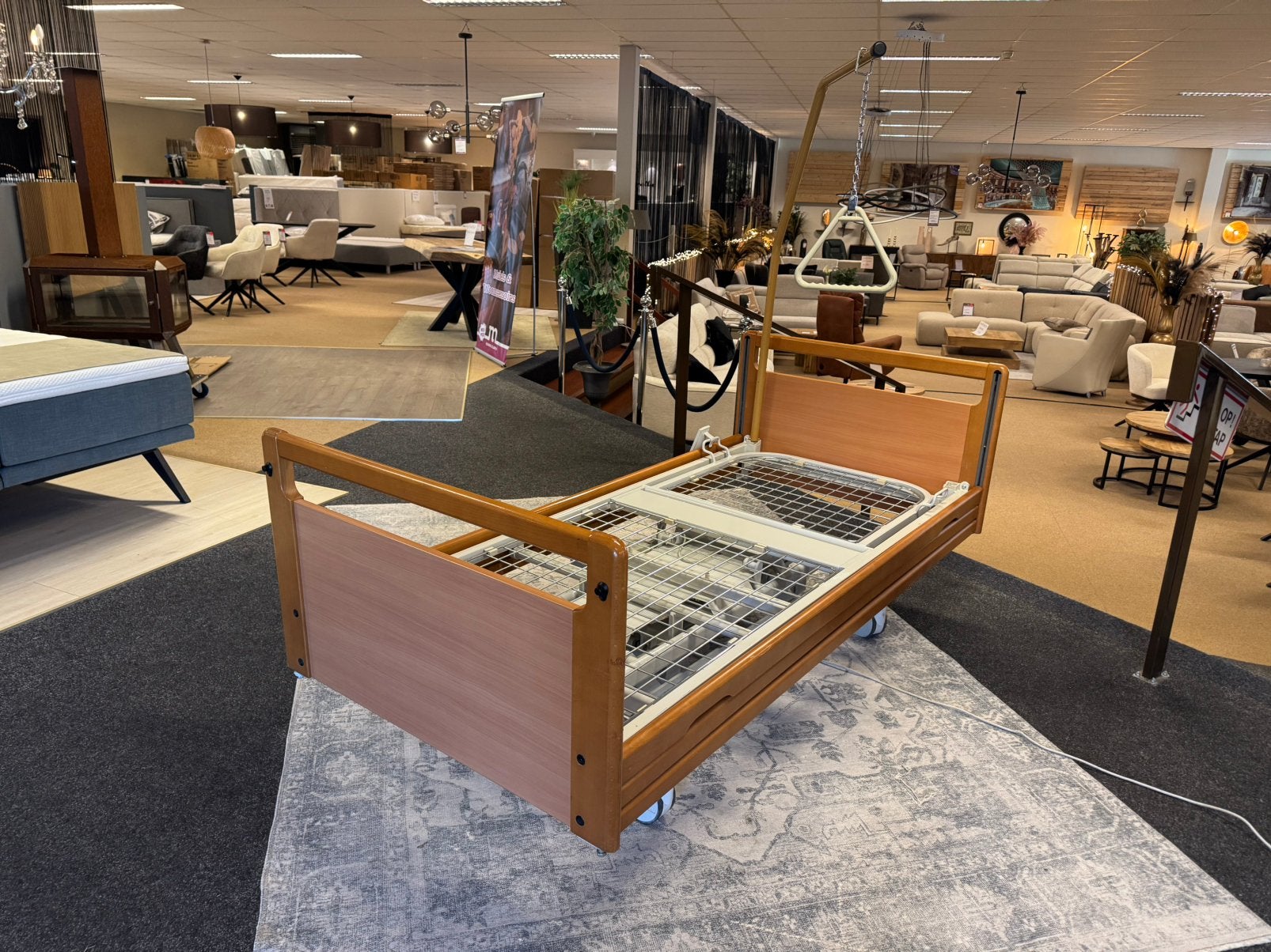 Hoog-laag bed  €399,-- verpleegbed - thuiszorgbed Elektrisch, Ophalen, Verstelbaar, 90 cm, Eenpersoons