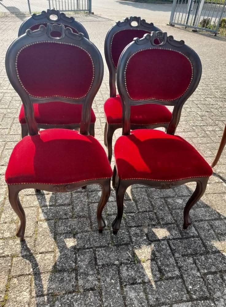 Set 4 mooie noten barok stoelen, Ophalen