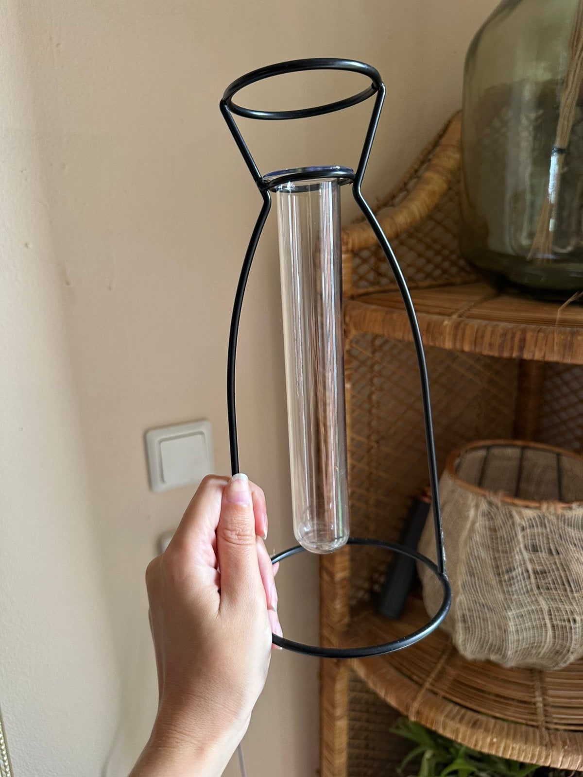 Moderne zwart draadstaal met een glazen reageerbuis, Ophalen of Verzenden, Zo goed als nieuw, Zwart