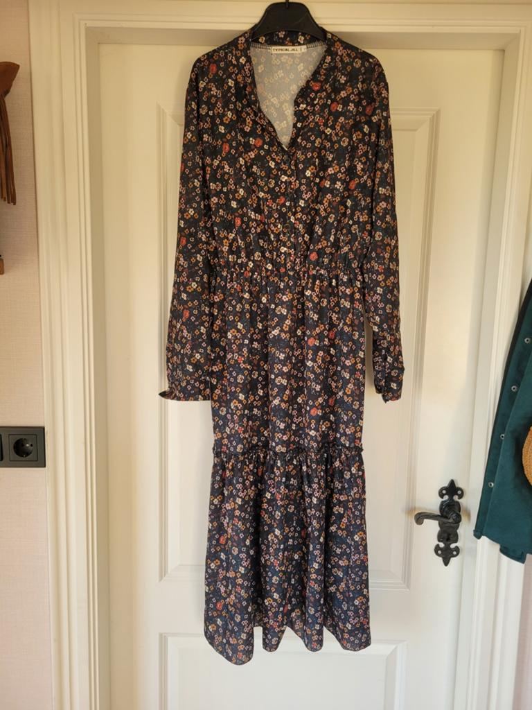 Leuke bloemetjes jurk mt m l Typical jill retro, Maat 38/40 (M), Overige kleuren, Verzenden, Zo goed als nieuw