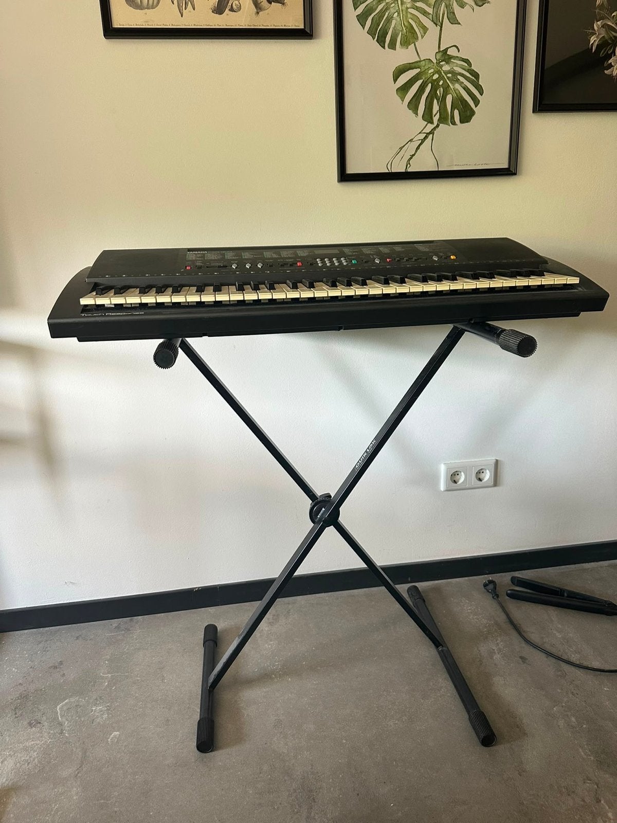 Yamaha PSR-300 Keyboard met standaard, Muziek en Instrumenten, Keyboards, Yamaha, Ophalen of Verzenden, Aanslaggevoelig, 61 toetsen
