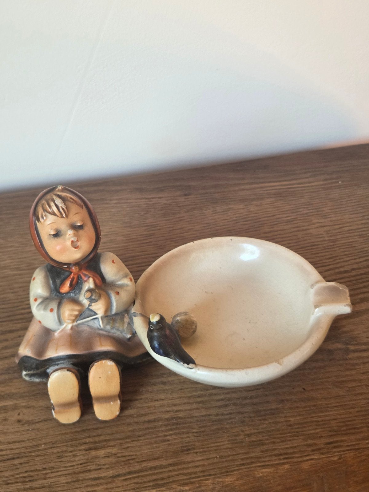 Opknapper Vintage Hummel Asbakje met Meisje en Vogel - Duits, Ophalen of Verzenden