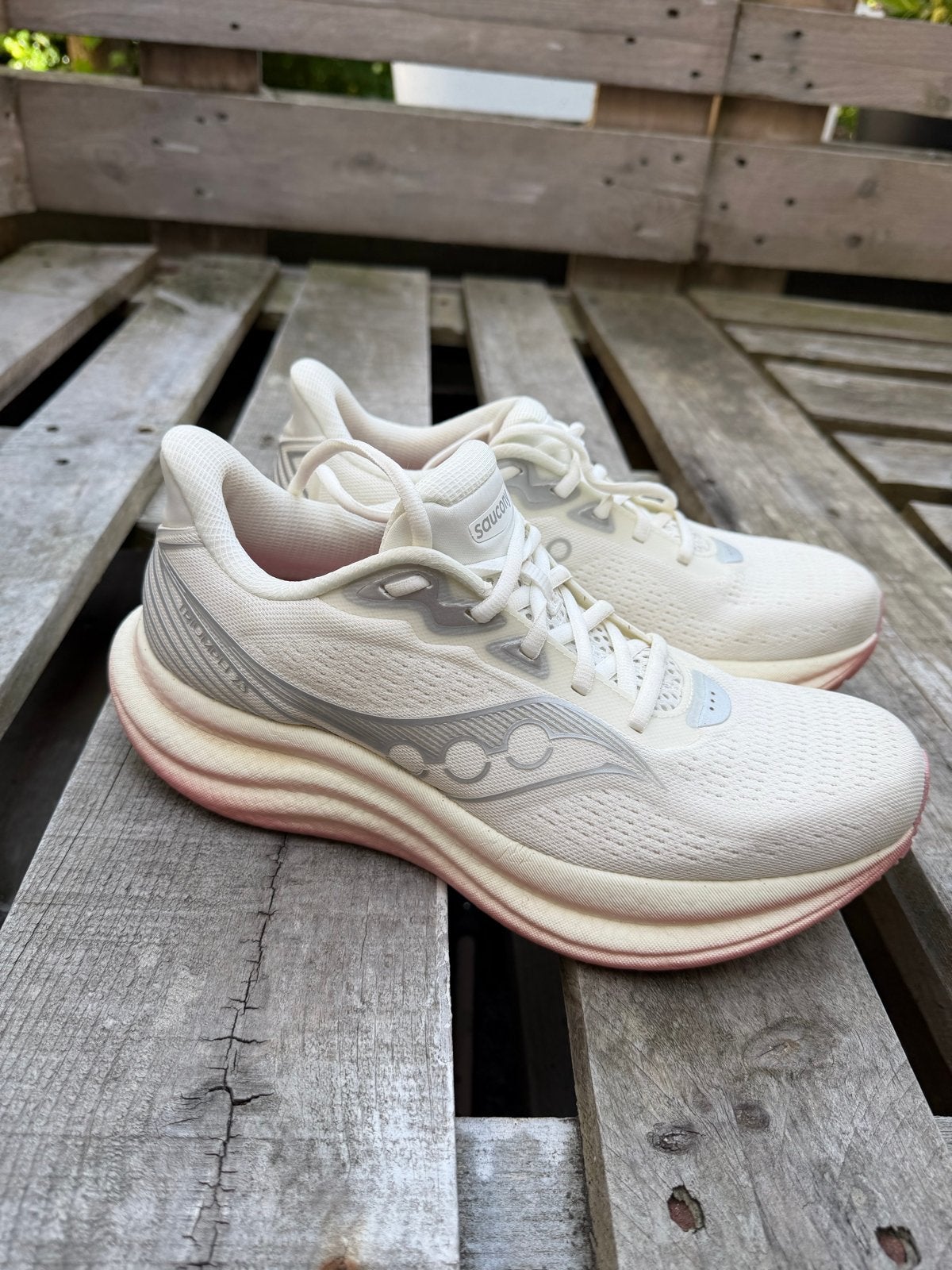 Saucony Triumph 23 Hardloopschoenen - Maat 42, Sport en Fitness, Loopsport en Atletiek, Hardloopschoenen, Zo goed als nieuw, Hardlopen