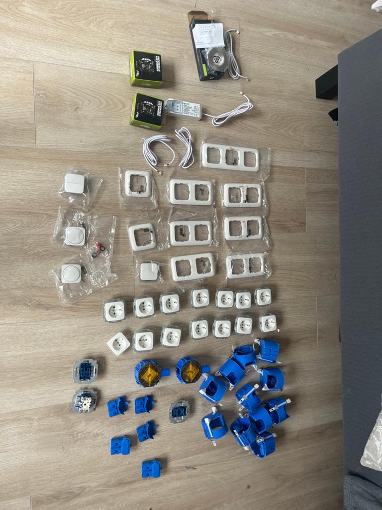 Diverse elektra montage materiaal: Dimmers, spotje, stopcont, Ophalen of Verzenden, Nieuw, Schakelaar
