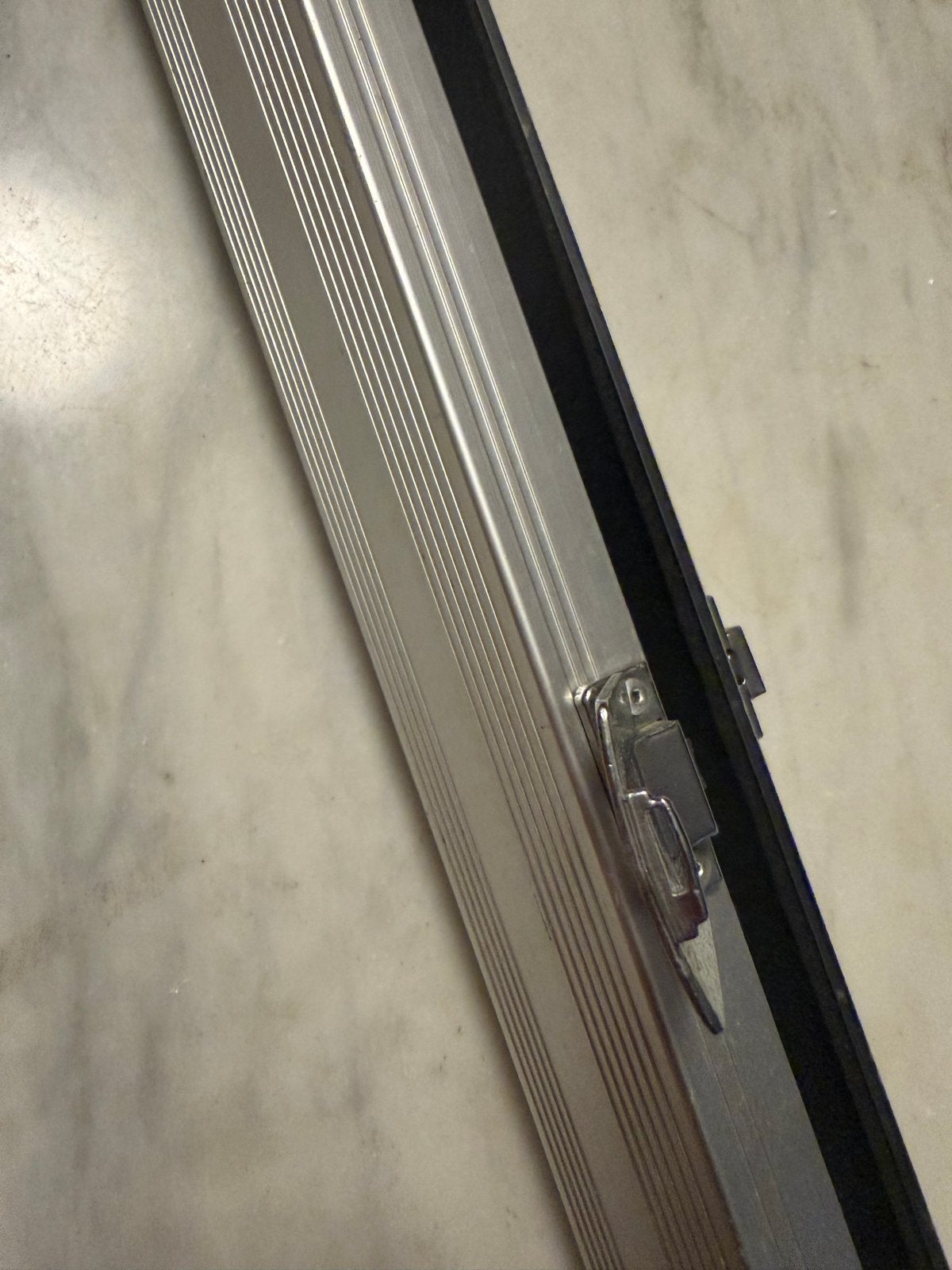 Stevige aluminium foedraal voor biljartkeu, Ophalen of Verzenden, Gebruikt, Keu of Ballen