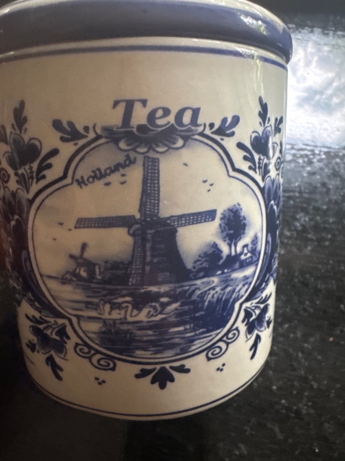 Delfts Blauw theebus met molen en bloemmotief, Verzenden