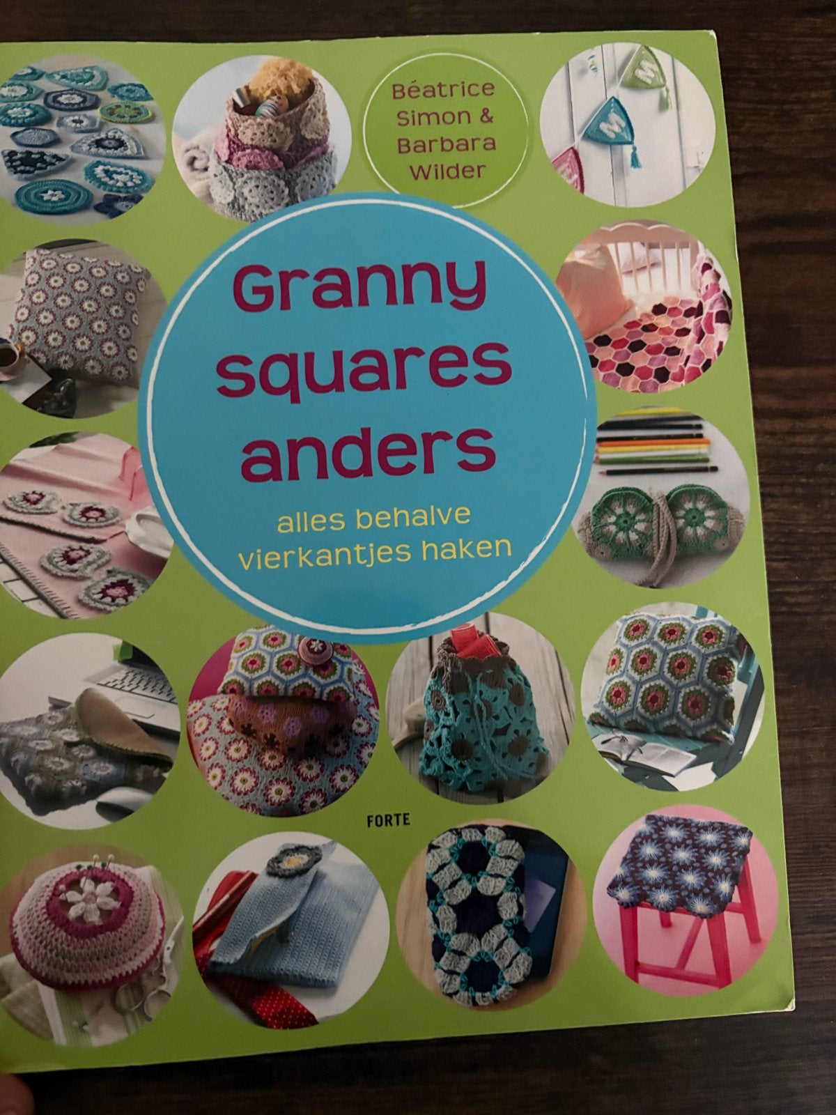 Haakboek Granny Squares Anders - Nieuw met veel ideeën, Ophalen of Verzenden, Nieuw, Haken, Patroon of Boek