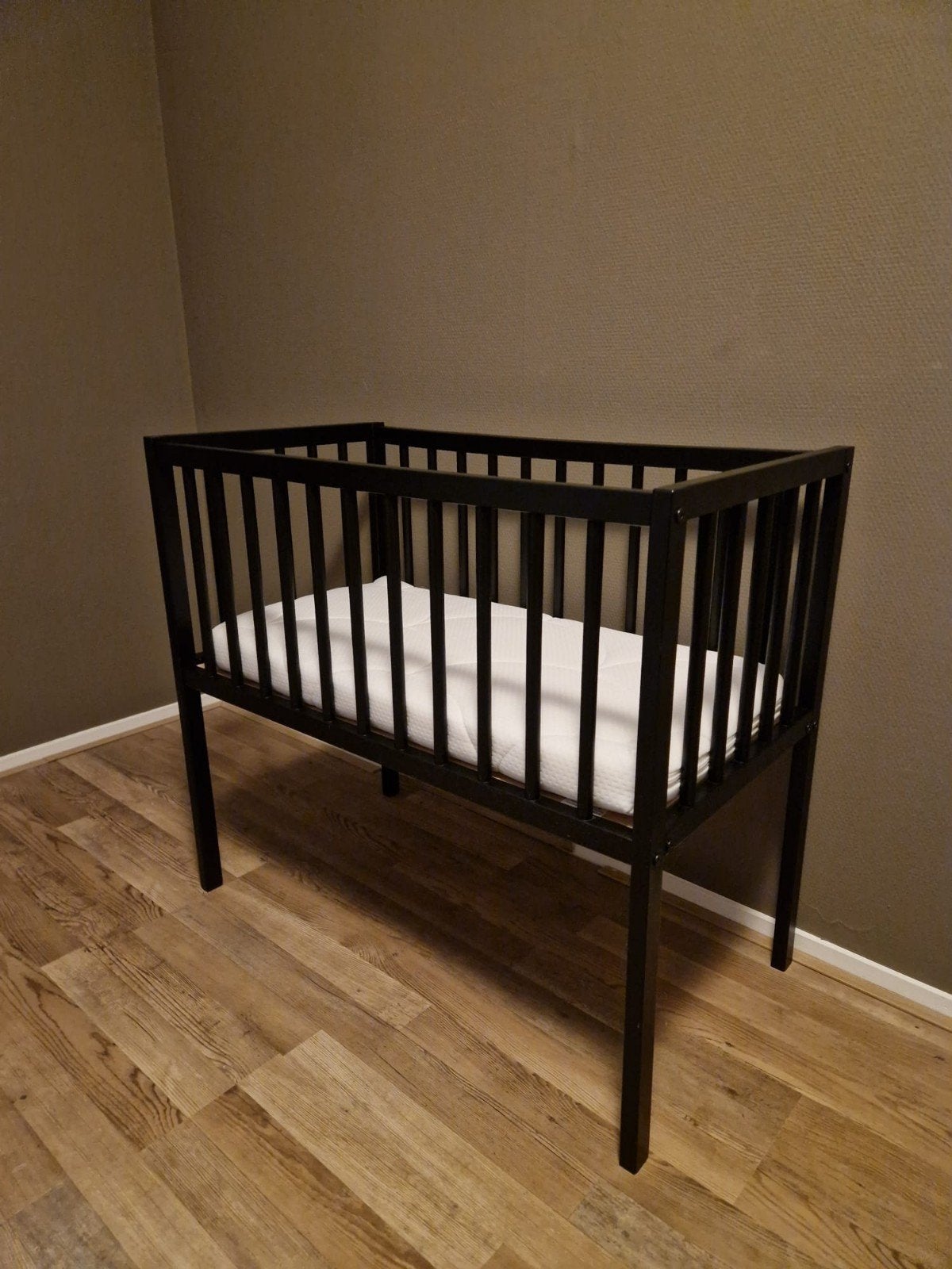 GRATIS Babywieg van Prenatal-Zo goed als nieuw, incl. matras, Ophalen