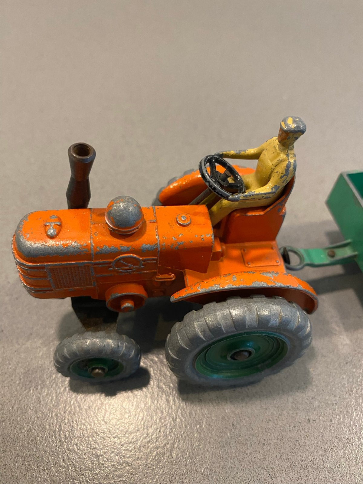 Dinky Toys 301 Tractor met Dinky Toys 341 Aanhanger, Ophalen of Verzenden, Gebruikt