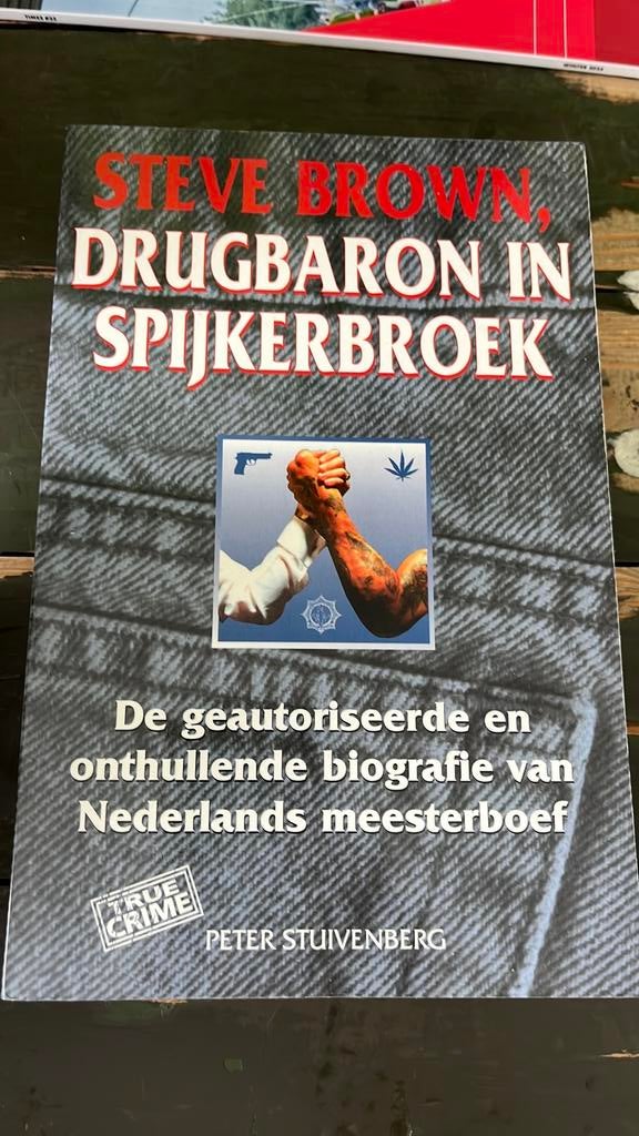 P. Stuivenberg - Steve Brown, drugbaron in spijkerbroek, Ophalen of Verzenden, Zo goed als nieuw, Nederland, P. Stuivenberg