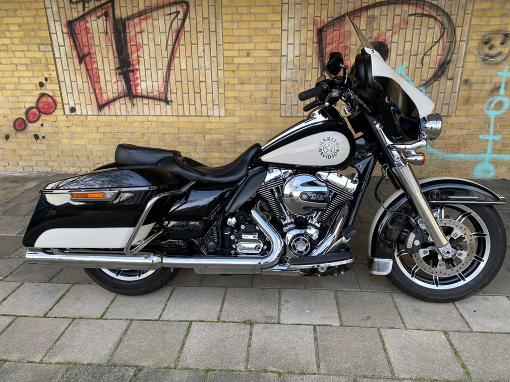 Zeer nette FLHTP Electra Glide Police 2015. Inruil mog., Motoren, 2 cilinders, 1690 cc, Occasion, Handvatverwarming