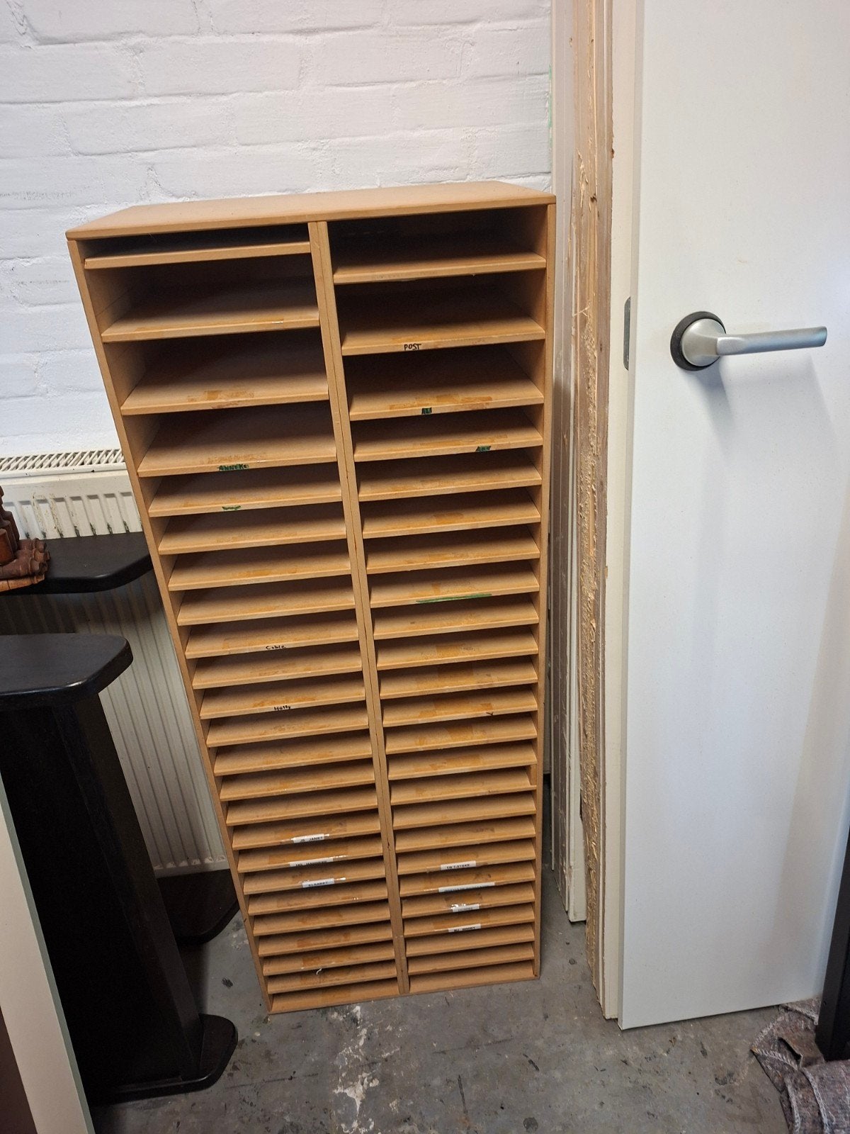 Houten sorteerkast / postvakkenkast, Gebruikt, Functioneel, Kantoor, 150 tot 200 cm, 25 tot 50 cm