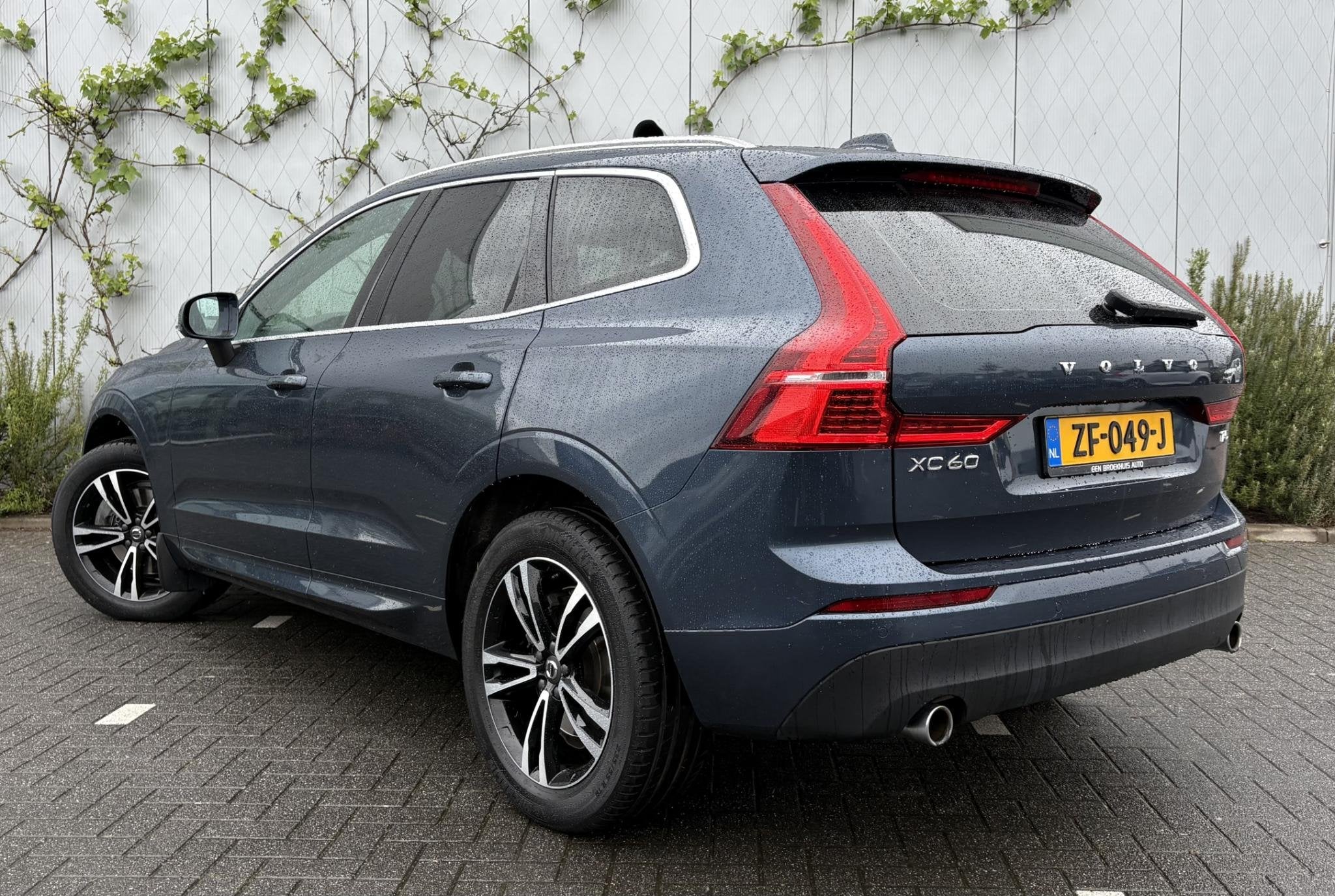 Volvo XC60 2.0 T5 Momentum Pro | Trekhaak | Keyless Entry |, Verwarmde buitenspiegels, Gebruikt, Euro 6, 4 cilinders