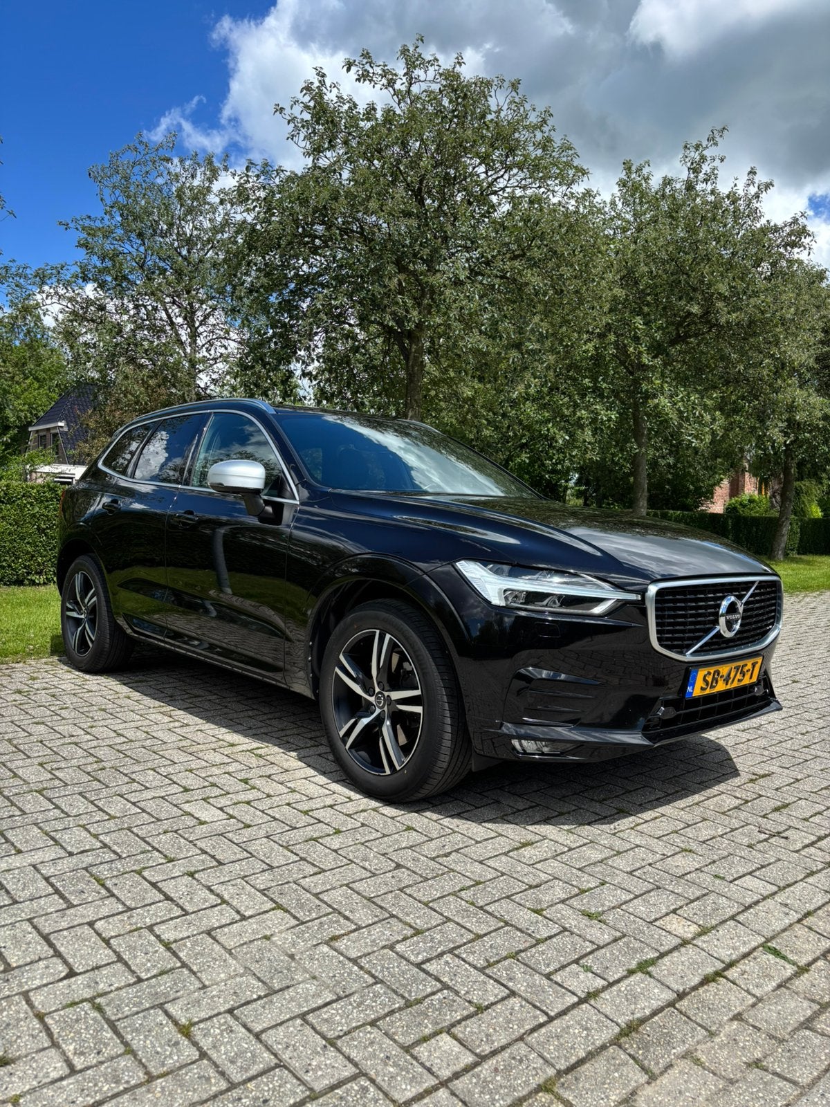 Volvo XC60 D4 190pk Geartronic AWD Zwart R-Design, Automaat, Zwart, Particulier, SUV of Terreinwagen