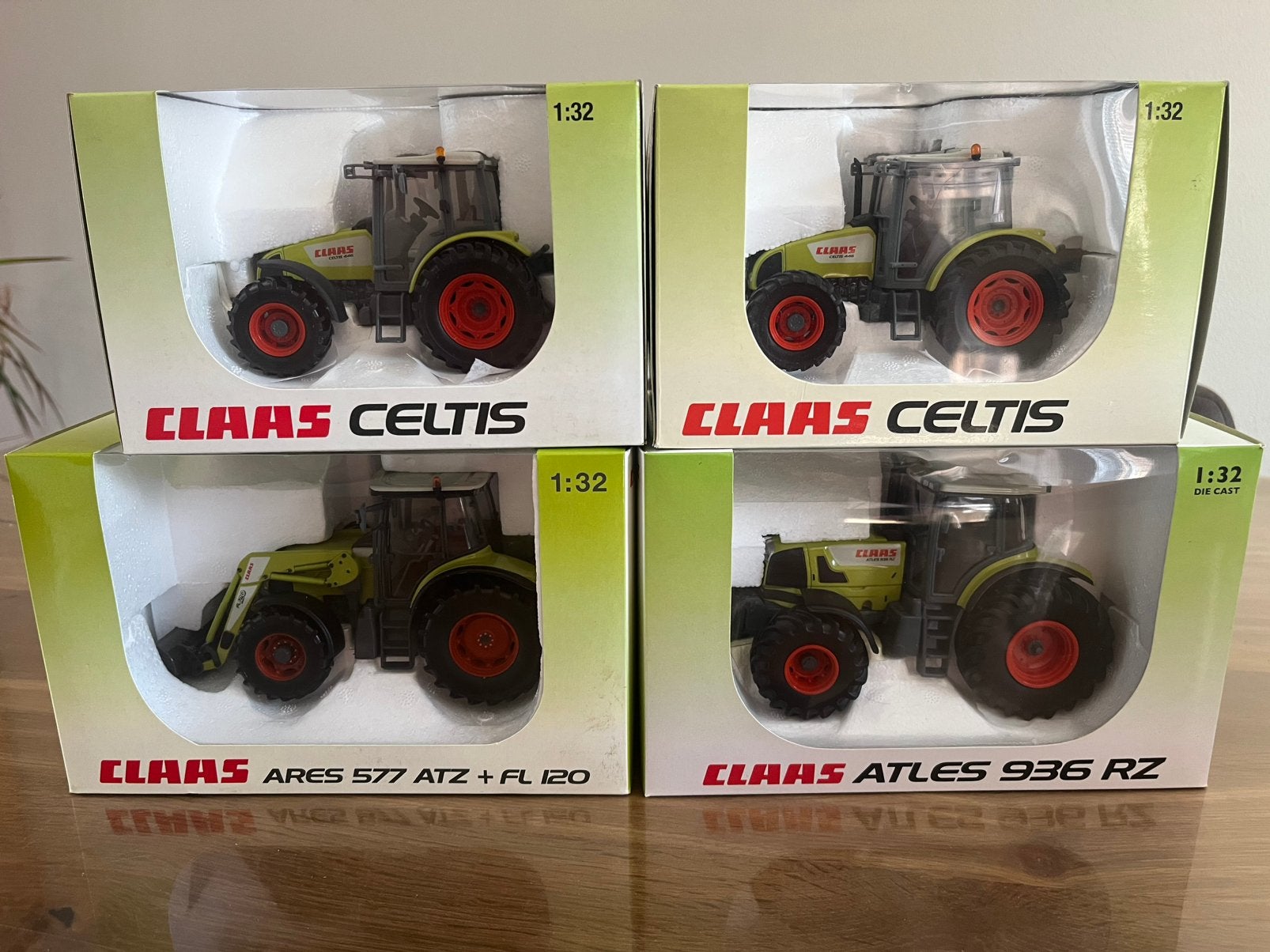 Claas tractoren Universal Hobbies Nieuw Atles Celtis Ares, Ophalen of Verzenden, Nieuw, Tractor of Landbouw, Universal Hobbies