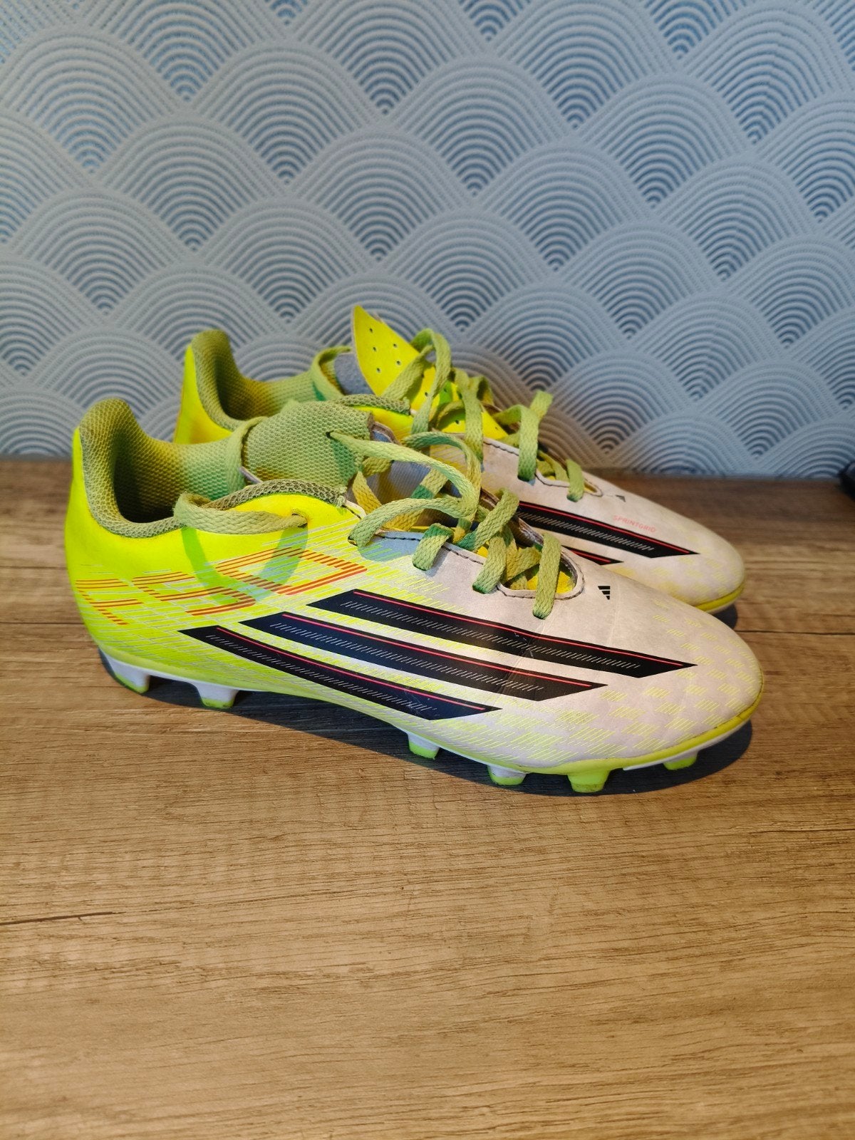 Adidas F50 voetbalschoenen, Maat XS of kleiner, Ophalen of Verzenden, Gebruikt, Schoenen