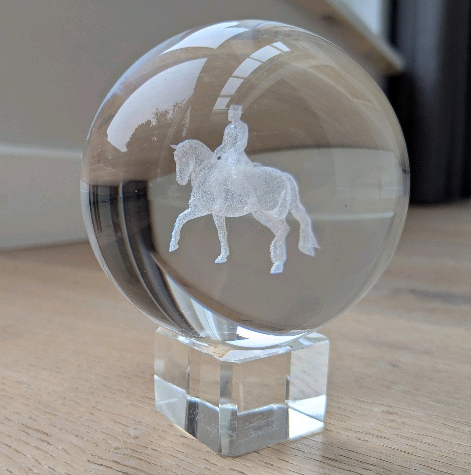 Kristallen glazen bol met paard met ruiter, Antiek en Kunst, Antiek | Glas en Kristal, Ophalen of Verzenden