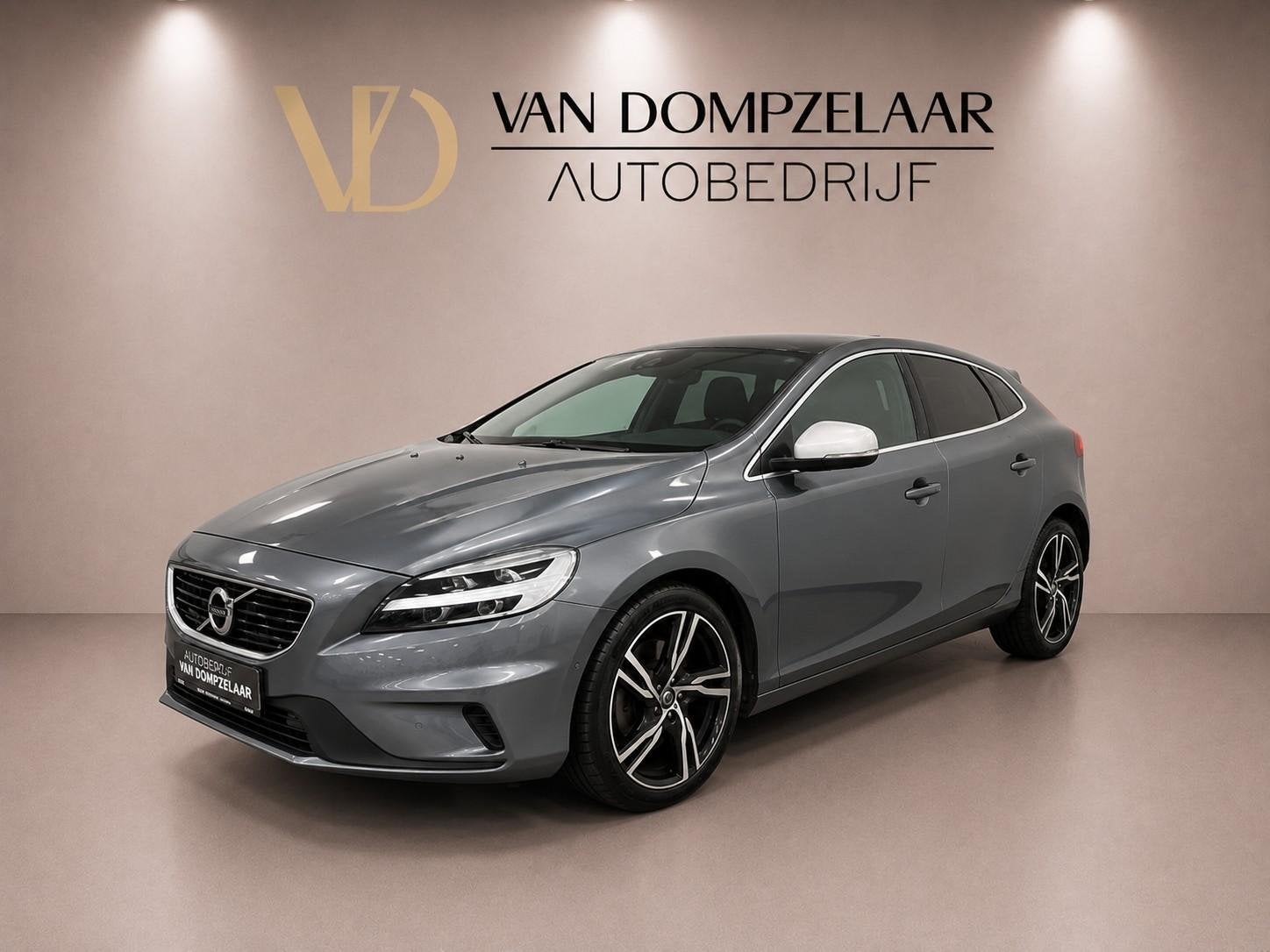 Volvo V40 2.0 T4 R-design Business Sport / Panodak / Stoelve, Auto's, Gebruikt, Euro 6, Handgeschakeld, 1500 kg