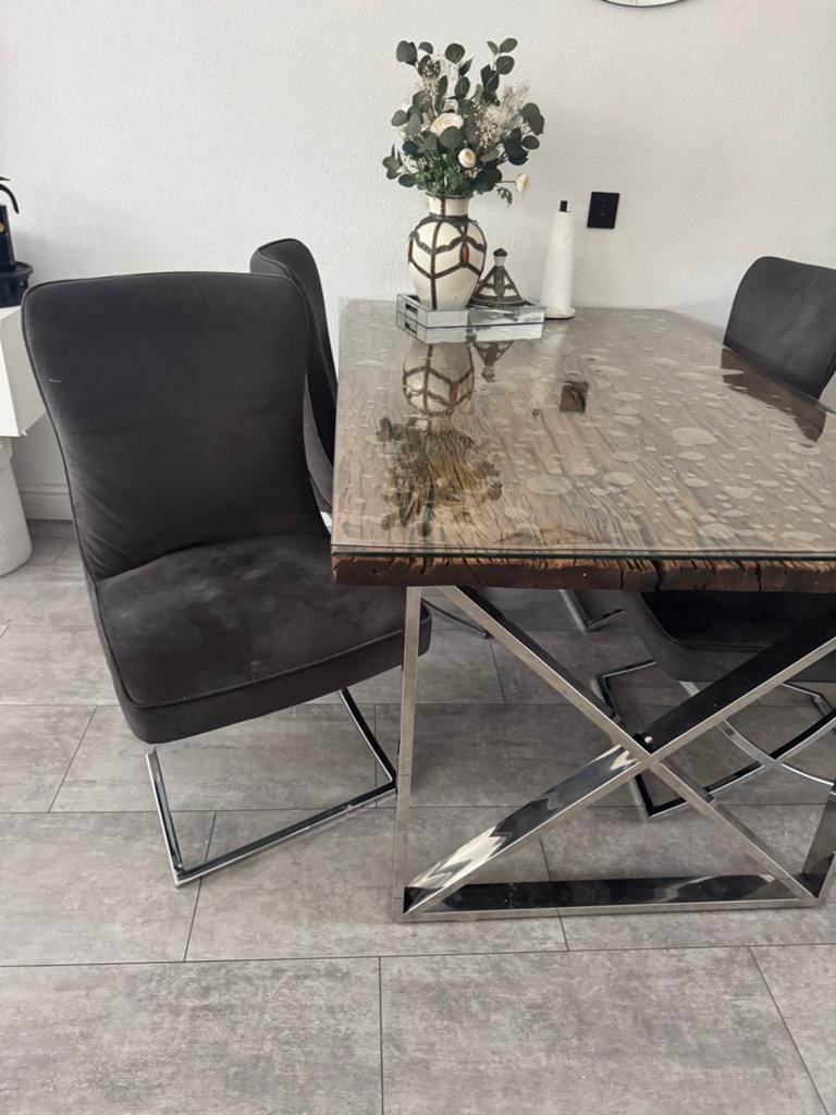 Moderne eettafel met glazen blad en 4 stoelen, Ophalen of Verzenden, Gebruikt