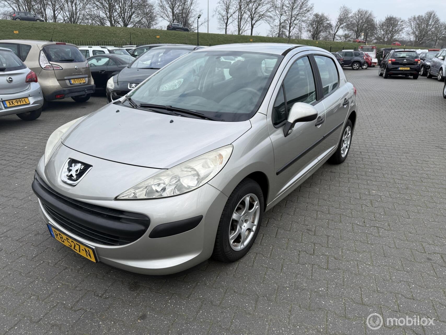 Peugeot 207 1.4 Look 5 deurs erco, Auto's, Voorwielaandrijving, Stof, Zwart, 4 cilinders