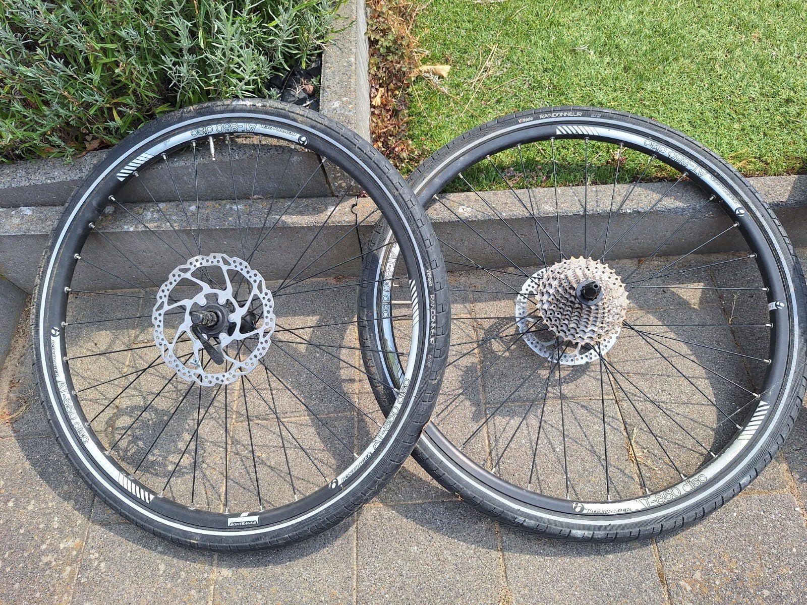 26 inch MTB wielen met banden en schijfrem, Fietsen en Brommers, Fietsonderdelen, Gebruikt, Bontrager, Schwalbe, Shimano, Mountainbike