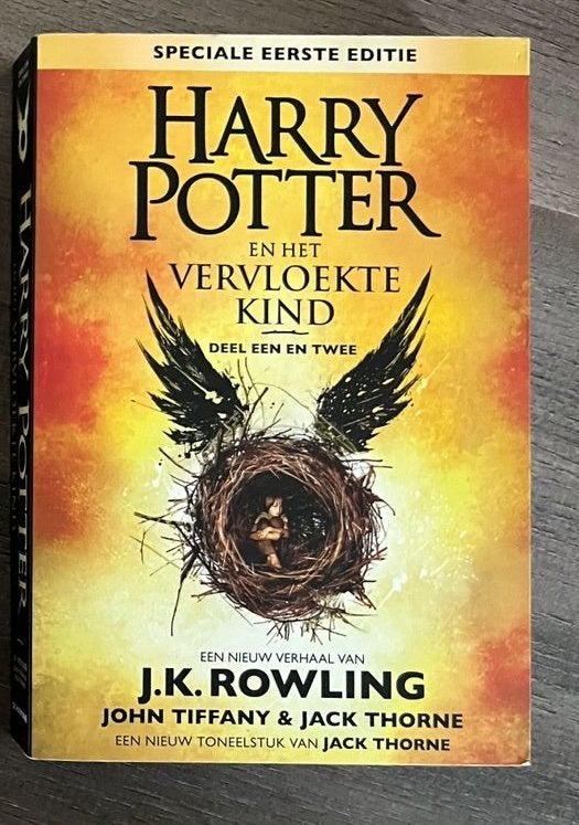 Harry Potter - het vervloekte kind deel 1 en 2 (boek), Ophalen of Verzenden, Zo goed als nieuw, Boek of Poster