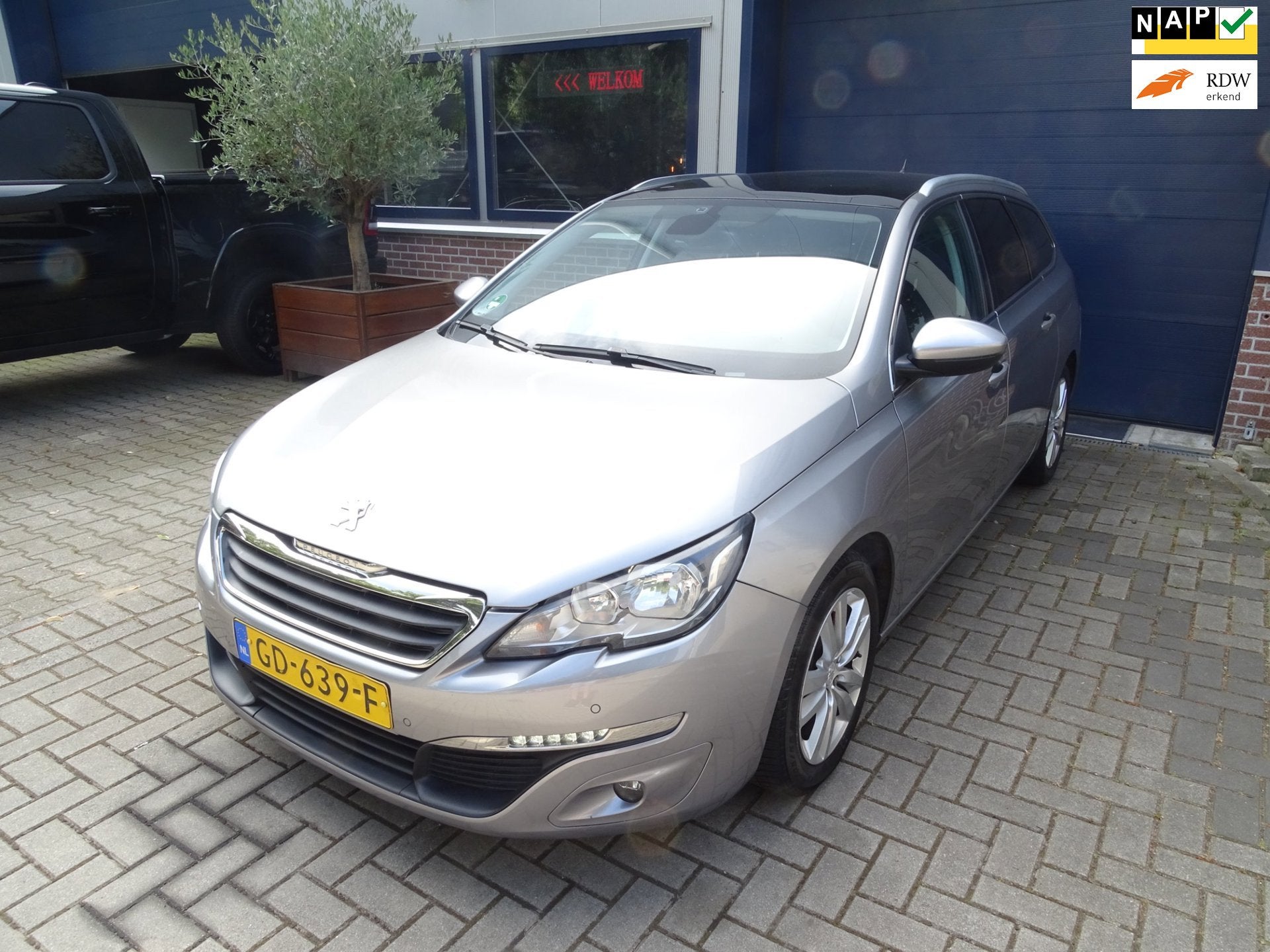 Peugeot 308 SW 1.2 PureTech Blue Lease Executive, Auto's, Peugeot, Gebruikt, Euro 6, 1199 cc, 1165 kg
