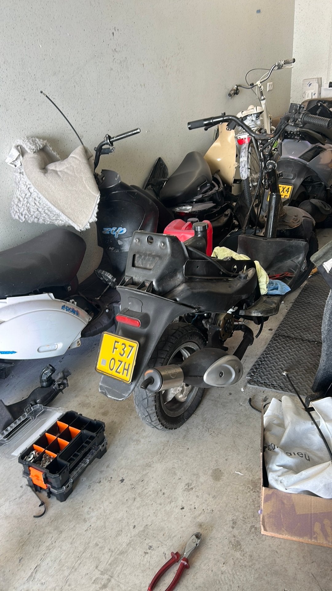 Piaggio zip brom frame Zonder WOK, Fietsen en Brommers, Ophalen, Zo goed als nieuw, Frame, Piaggio