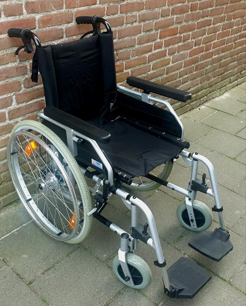 Nette rolstoel inklapbaar met remmen voor de begeleider, Uniroll, Zo goed als nieuw, Uniroll, Uniroll